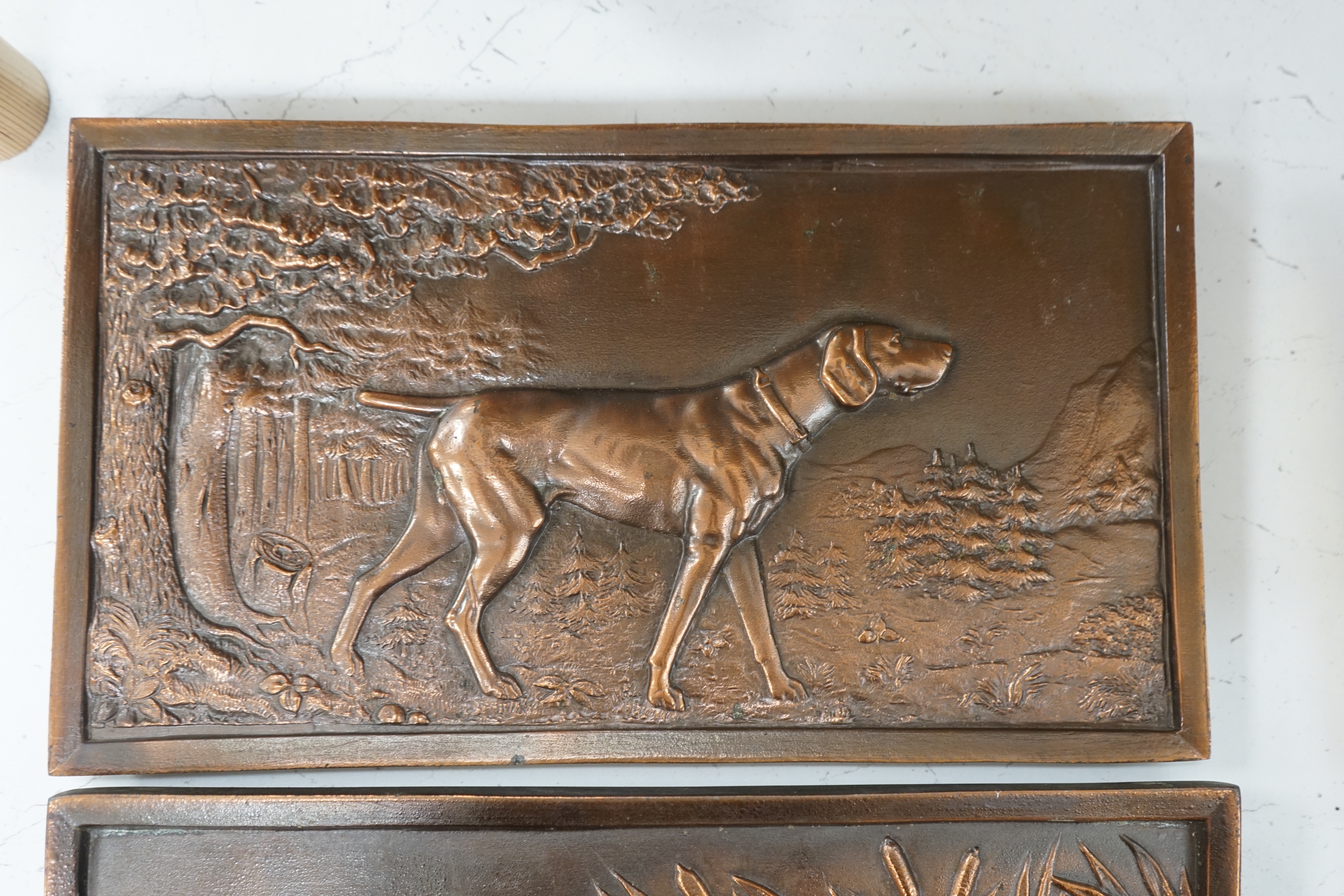 A pair of cast metal plaques of retrievers, 21 x 37cm